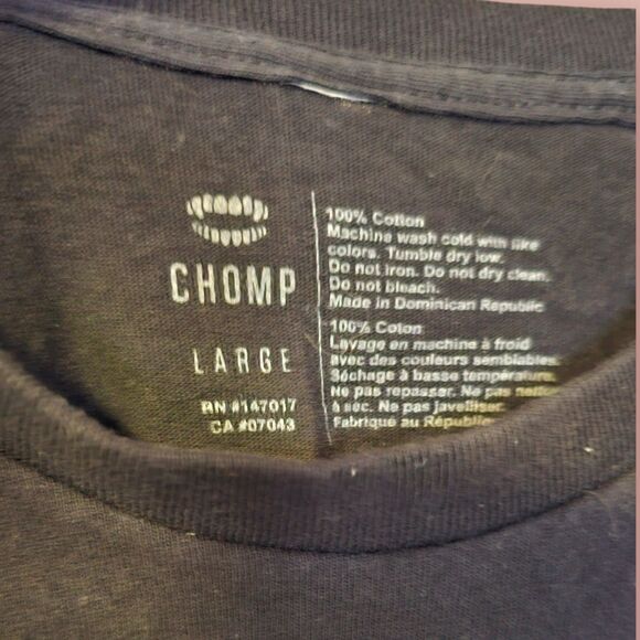 Chomp tshirt large - Picture 2 of 4
